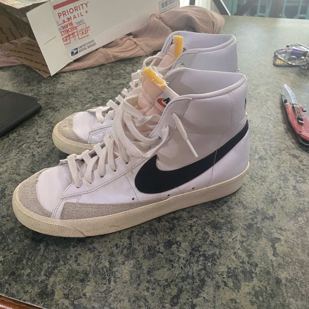 Nike Blazers 9.5